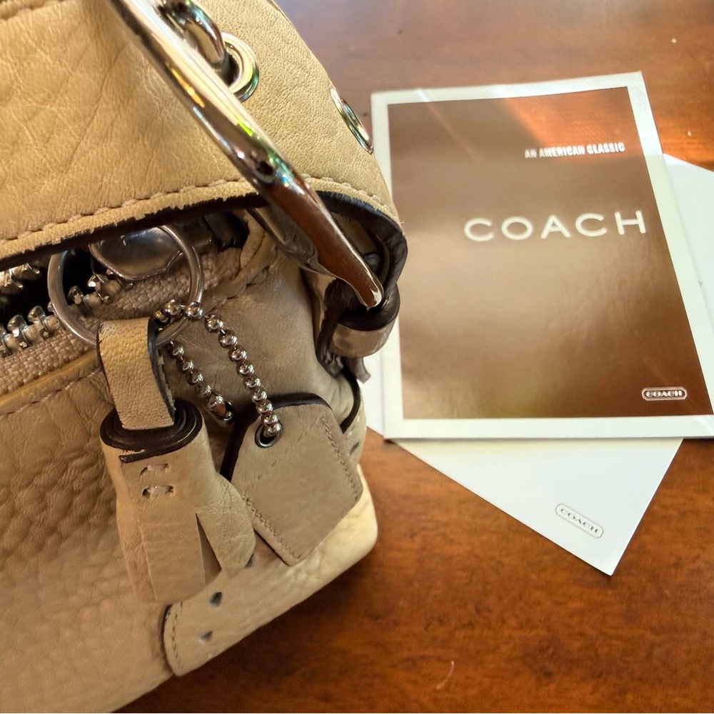 Vintage Coach Mini Bag in Cream Leather - Picture 5 of 7